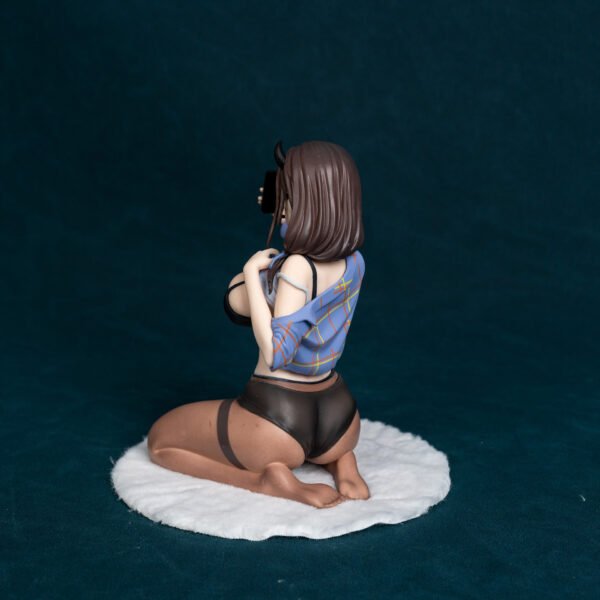 Mocha Original Glasses Kneeling Figure 15cm - Image 4