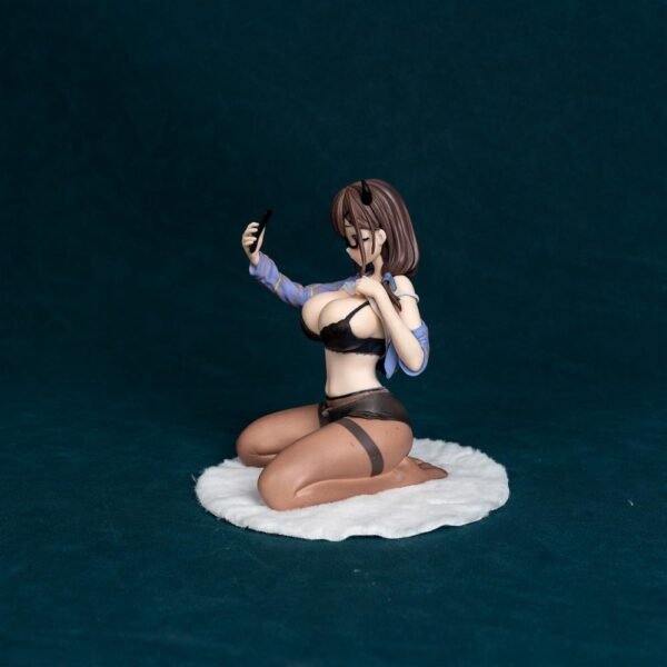 Mocha Original Glasses Kneeling Figure 15cm - Image 6